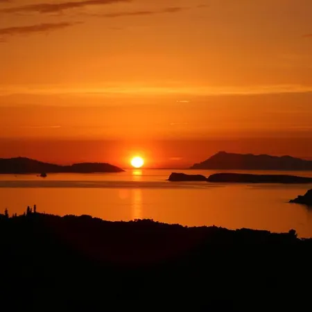 Sunset Sea View 6 *