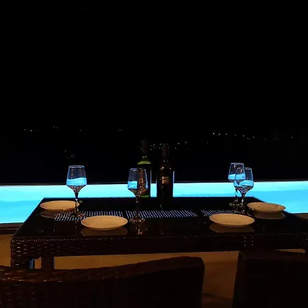 Sunset Sea View 6 فيلة *